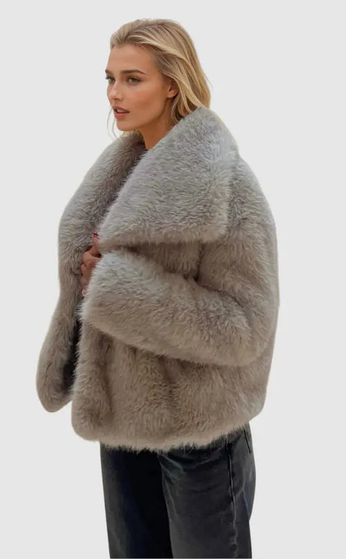 Guinevere - Women's Faux Fur Jacket